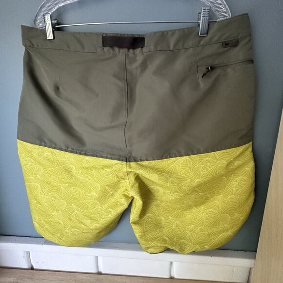 Helly Hansen Solen 9.5" Water Short sailing Yatch club Beach Board $75 Size XL - Picture 2 of 5